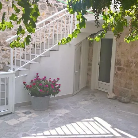 Nanna's Little Paradise Hvar Town