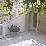 Nanna's Little Paradise חוואר